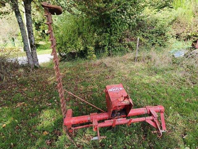 Faucheuse sur prise de force KUHN ancienne. Vente sur désignation...