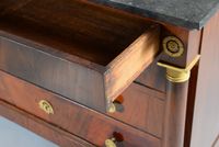 Commode en placage d'acajou ouvrant par quatre tiroirs, les … (photo 3)