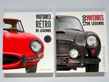 deux livres posés sur une surface blanche, avec une voiture rouge et une voiture noire
