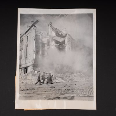 Photo de presse US. En noir et blanc.