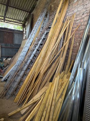 many pieces of wood that are stacked up in a warehouse