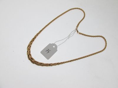 une corde à laquelle est attachée une étiquette, posée sur une surface blanche