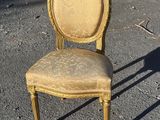 a chair that is sitting in the middle of the road