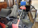 un tas d'objets divers entassés dans une pièce