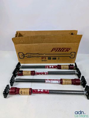 quatre types différents d'amortisseurs hydrauliques dans une boîte en carton