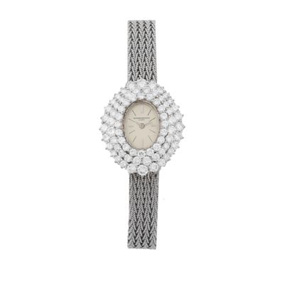 une montre-bracelet de femme ornée de diamants