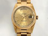 une photo d'une montre Rolex en or avec des chiffres romains