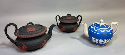 70. Théière et sucrier en céramique de Wedgwood XIXe siècle,…