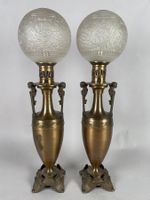Paire de lampes à pétrole en laiton en forme d'amphore à deu…