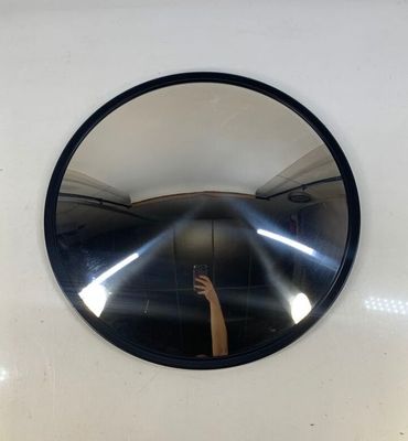 une personne se prenant en photo dans un miroir