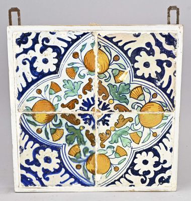 une image représentant un carreau décoratif orné de fleurs et de feuilles