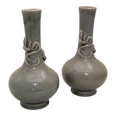 CHINE Paire de VASES en porcelaine craquelée céladon à décor…
