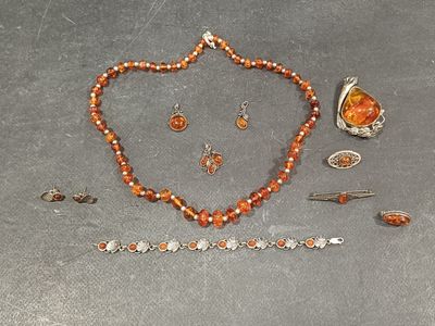 an image of a necklace, bracelet, and broochet set on a table