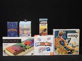 tout un tas de jeux différents qui sont sur la table