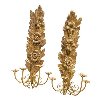 Grande paire d'appliques d'éclairage en bois sculpté et doré…