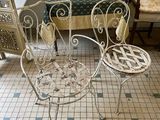 two chairs that are sitting on the floor in the room