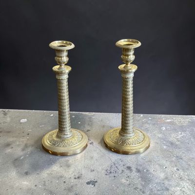 Paire de bougeoirs en bronze d'époque Restauration.