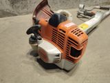 a chainsaw that is sitting on the ground