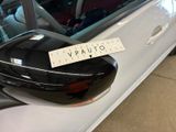 a sticker on the side mirror of a car that says vauto