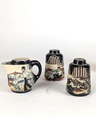 trois modèles différents de tasses à café ornées de motifs