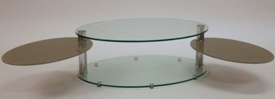 Table basse moderne, en verre et métal chromé, à deux platea…