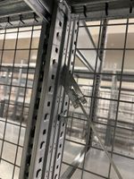 Un lot de 3 colonnes de rayonnage en acier galvanisé en très… (photo 5)