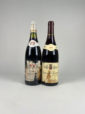 deux bouteilles de vin posées l'une à côté de l'autre sur une table