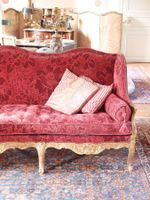 GRAND CANAPE à oreilles de style Louis XV en bois mouluré, s… (photo 5)