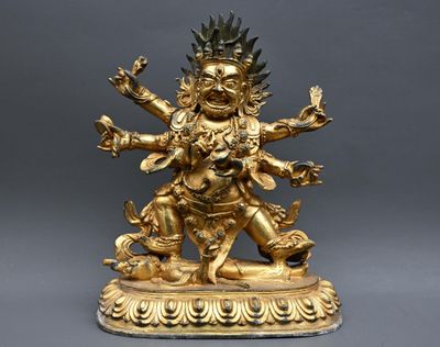 Statue de Dharmapala Mahakala en bronze doré.