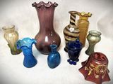 un grand nombre de vases posés sur une table