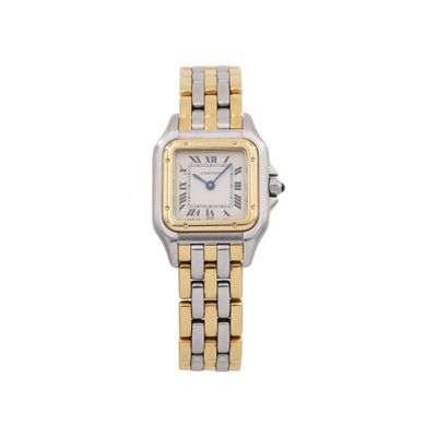 gros plan d'une montre-bracelet sur fond blanc
