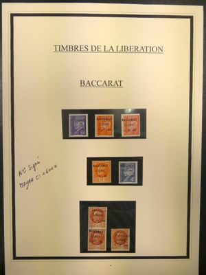 une image représentant une photo encadrée sur laquelle sont apposés des timbres