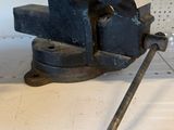 an old viset on a table with a wren on it