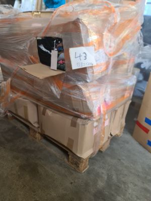 Palette d’environ 120 kg – Vêtements crème contemporaine fem…