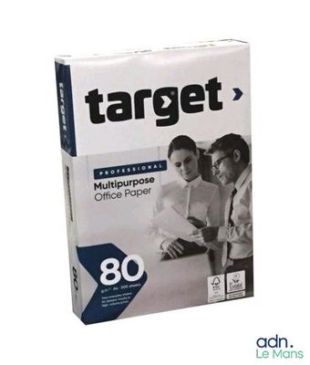 une boîte de papier Target Multipure sur fond blanc