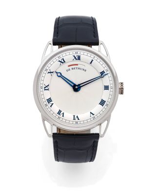 gros plan d'une montre-bracelet avec des chiffres romains