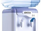 un distributeur d'eau surmonté d'un gobelet