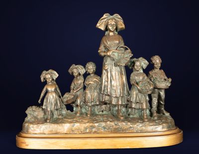 Mère avec ses filles récoltant du raisin en bronze