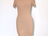 une image d'une robe sur un mannequin