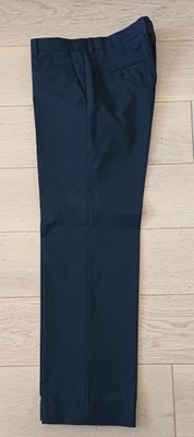 Pantalon noir. Occasion, bon état.