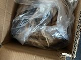 une boîte en carton contenant un paquet de biscuits