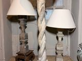 two lamps that are sitting on a table in a room