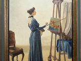 tableau représentant une femme en robe bleue en train de peindre un tableau sur un chevalet