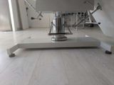 a machine that is sitting on a table in a room