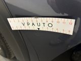 a sticker on the hood of a car that says vauto