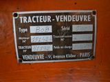 a sign on the side of a tractor that says tractor vendevre