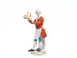 une figurine représentant une femme tenant un plateau avec de la nourriture