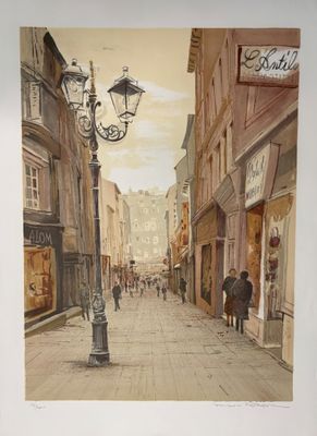 une peinture représentant une scène de rue avec des personnes marchant dans la rue