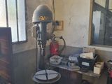 une photo d'une pièce où se trouvent une perceuse et d'autres outils