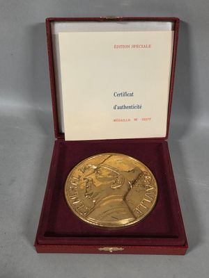 an image of a gold medal in a red box